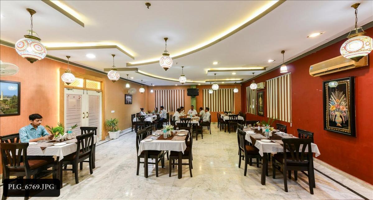 Hotel Chanakya Agra  Eksteriør bilde